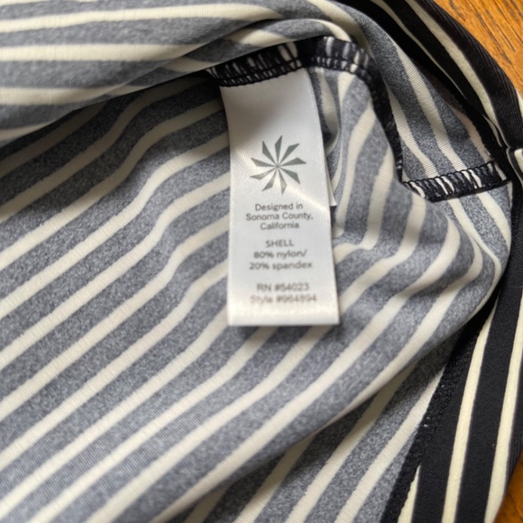 Athleta Gardenia Grove Rash guard Long Sleeve Striped Top Size Small EUC - Picture 8 of 11